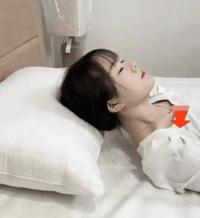 Neck pillow in use