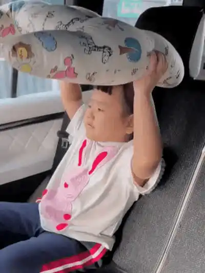 Travel pillow for kids